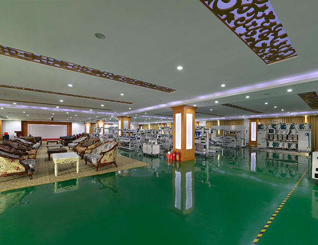 坤輪模切機_東莞設備展示廳01