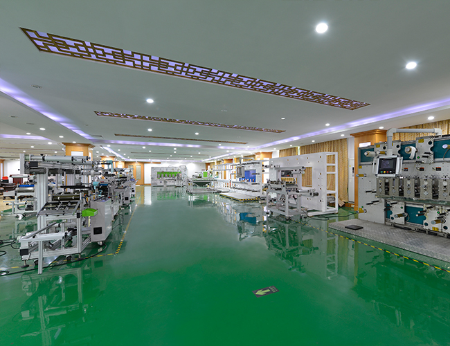 坤輪模切機_東莞設備展示廳02